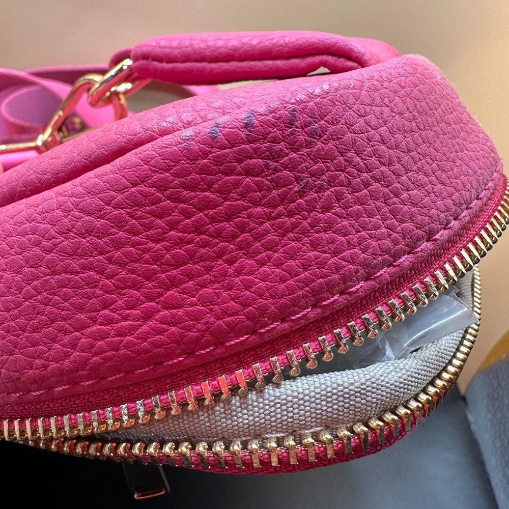 Modern & Chic Pink sling Crossbody pebbled vegan leather Bag NWT 7.75” x 5.5” - Picture 4 of 6